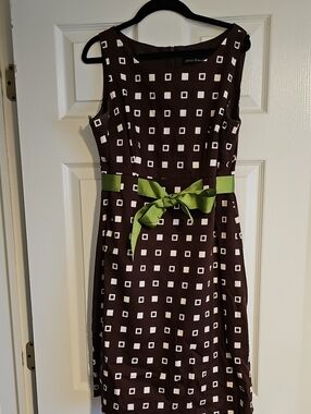 Jessica Howard Brown Square-Print Sheath Dress with Green Bow